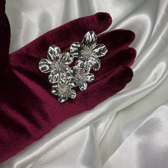 NEW ZARA Silver Floral earrings - Picture 5 of 11